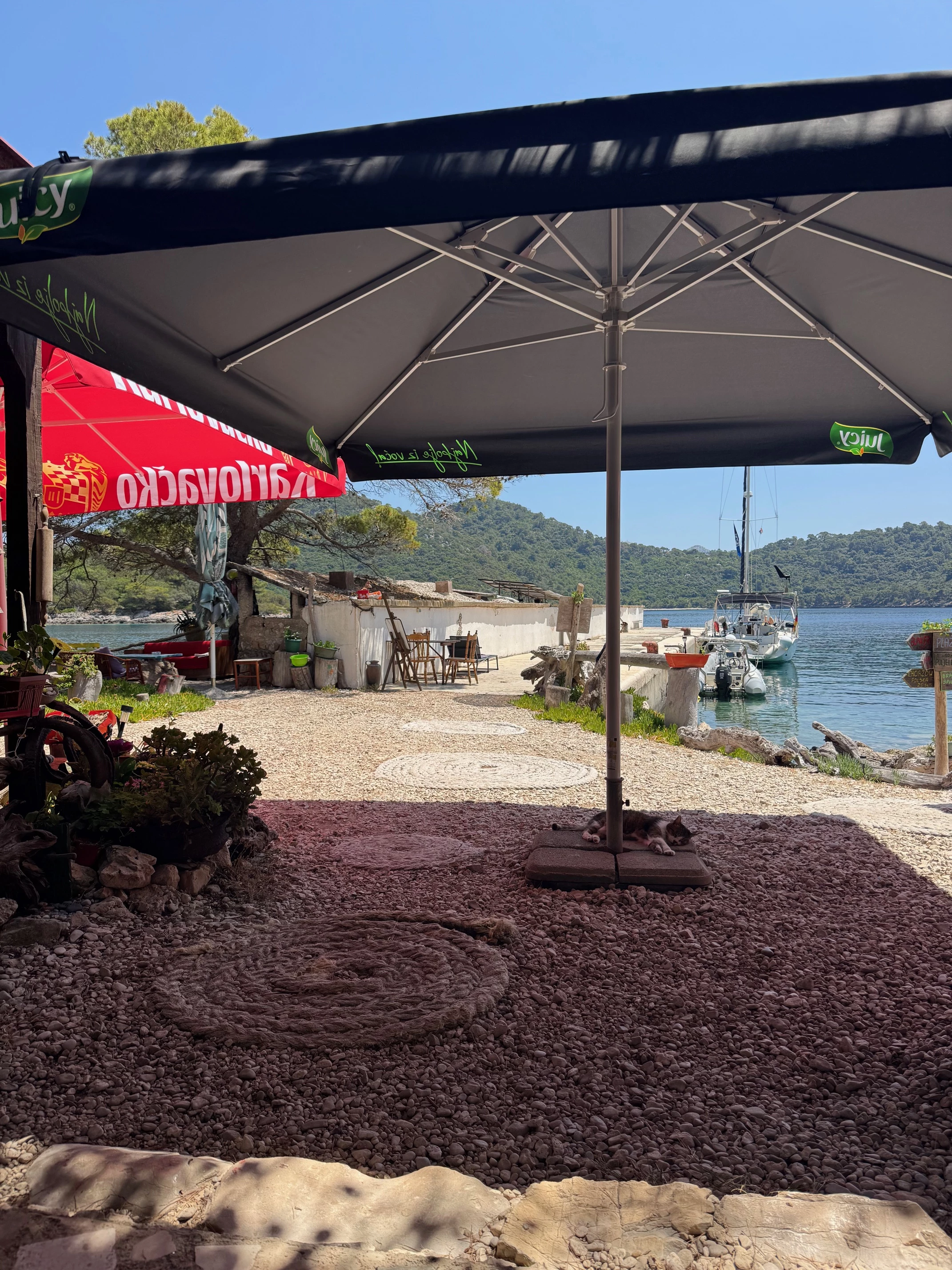 Insel Mrcara – Restaurant mit Meerblick